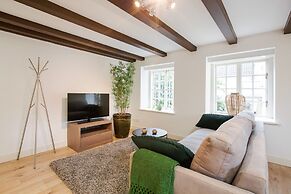 Canal Garden Apartment 11