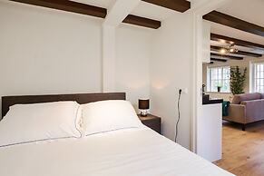 Canal Garden Apartment 11