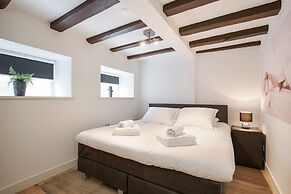 Canal Garden Apartment 11