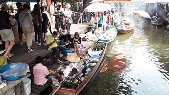 One Bangkok Hostel @Love District