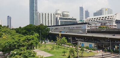 One Bangkok Hostel @Love District