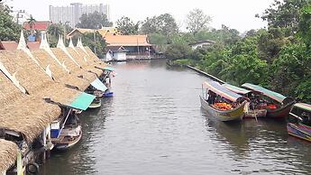 One Bangkok Hostel @Love District