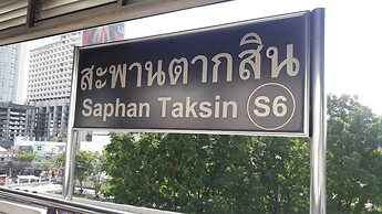 One Bangkok Hostel @Love District