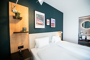 Ascona Lodge, Pool & Garden Retreat