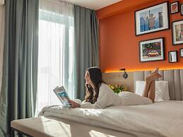 Ascona Lodge, Pool & Garden Retreat