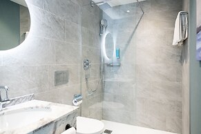 Ascona Lodge, Pool & Garden Retreat