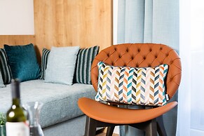 Ascona Lodge, Pool & Garden Retreat