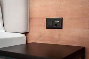 Ascona Lodge, Pool & Garden Retreat