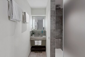 Ascona Lodge, Pool & Garden Retreat