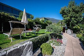 Ascona Lodge, Pool & Garden Retreat