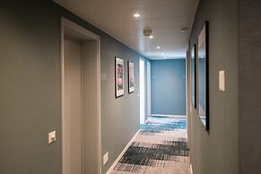 Ascona Lodge, Pool & Garden Retreat