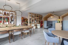 Ascona Lodge, Pool & Garden Retreat