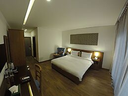Sierra Palms Resort