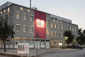 Hotel Max 70