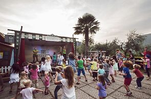 Weekend Glamping Resort