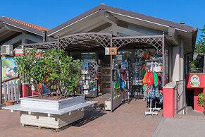 Weekend Glamping Resort