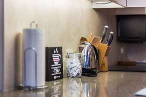 Heaven on Midtown Fully Furnished Apts