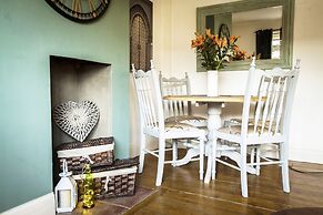 Stunning Central Richmond with garden