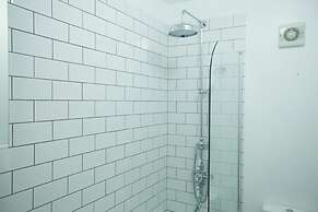 Stunning Central Richmond with garden