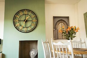 Stunning Central Richmond with garden