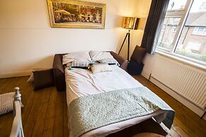 Stunning Central Richmond with garden