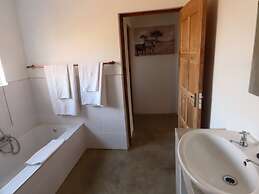 Sunset Lodge & Safaris