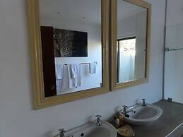 Sunset Lodge & Safaris