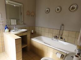 Sunset Lodge & Safaris