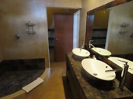 Sunset Lodge & Safaris