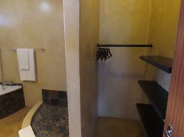 Sunset Lodge & Safaris