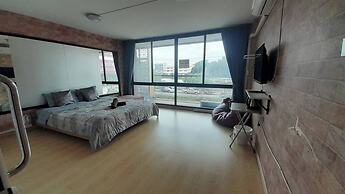 HOMEY-Don Mueang Airport Hostel