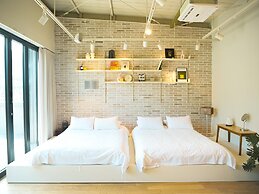 Upflo Hostel