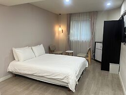 Upflo Hostel