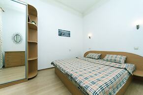 Rent Kiev Lva Tolshtoho Square