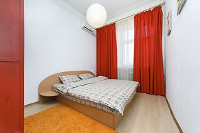 Rent Kiev Lva Tolshtoho Square