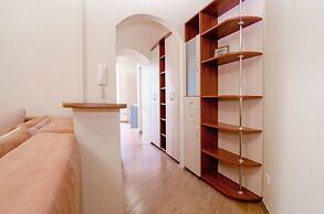 Rent Kiev Lva Tolshtoho Square