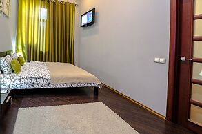 Rent Kiev Lva Tolshtoho Square