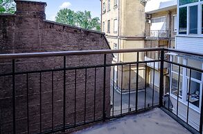 Rent Kiev Lva Tolshtoho Square