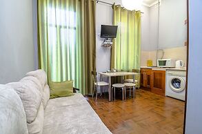 Rent Kiev Lva Tolshtoho Square