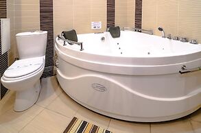 Rent Kiev Lva Tolshtoho Square