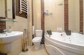 Rent Kiev Lva Tolshtoho Square