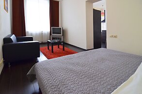 Rent Kiev Lva Tolshtoho Square