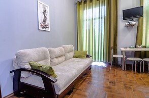 Rent Kiev Lva Tolshtoho Square