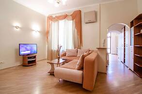 Rent Kiev Lva Tolshtoho Square