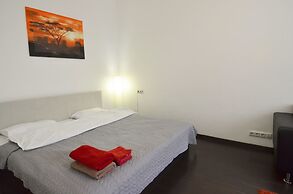 Rent Kiev Lva Tolshtoho Square