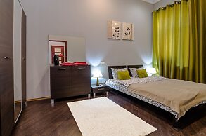 Rent Kiev Lva Tolshtoho Square