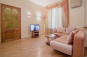 Rent Kiev Lva Tolshtoho Square