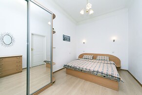 Rent Kiev Lva Tolshtoho Square