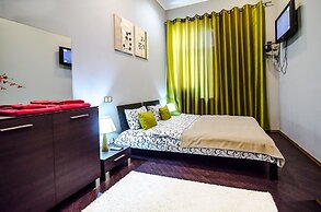 Rent Kiev Lva Tolshtoho Square