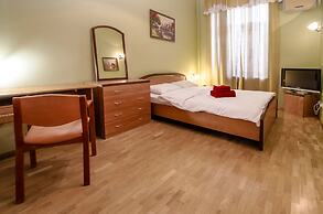 Rent Kiev Lva Tolshtoho Square